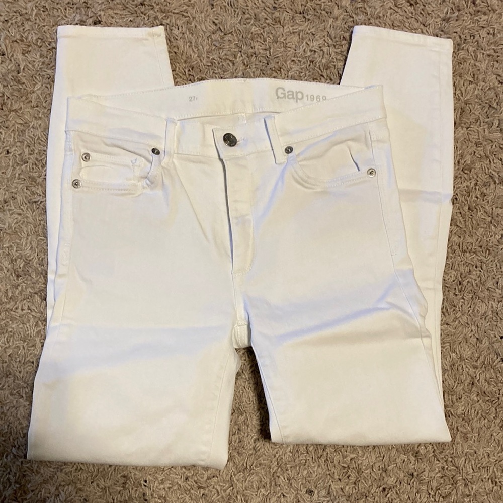 Gap white skinny ankle jeans.